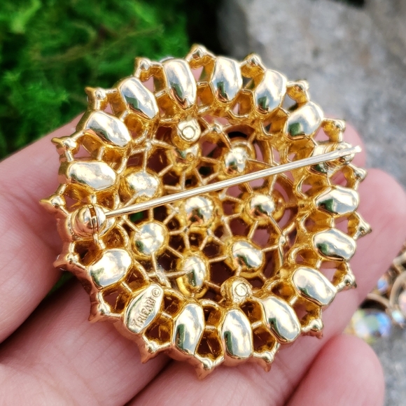 Vintage Crown Trifari Aurora Borealis Faceted Rhinestone Gold Rhodium Bracelet - Picture 13 of 16